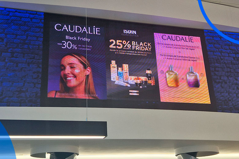 Ecrã digital em centro comercial Ecrã digital em centro comercial